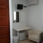 Victoria Mar Hostel *