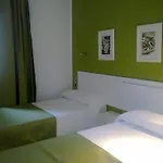 Victoria Mar Hostel *