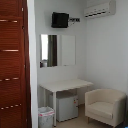Victoria Mar Albergue *